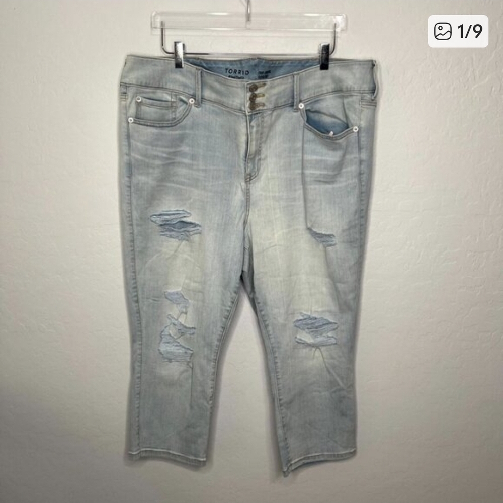 Torrid- Capri Jeggings, Light Wash Distressed Jeans- Size 24